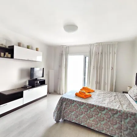 Studio In Las Americas, Central Location K008 *